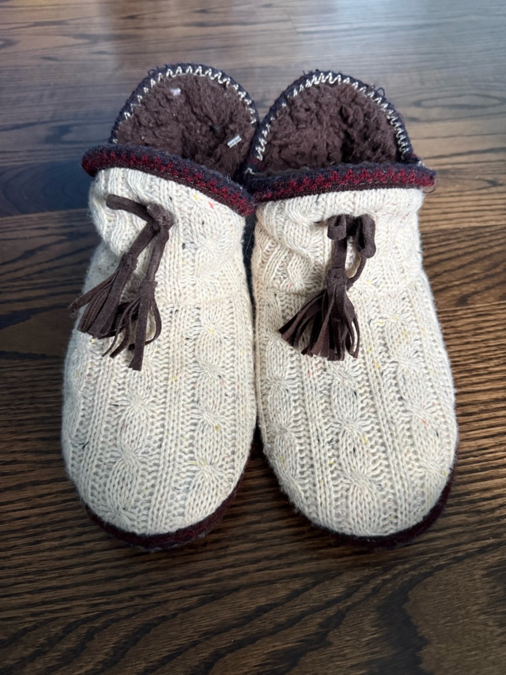 “Muk Luks” house slippers, size 8